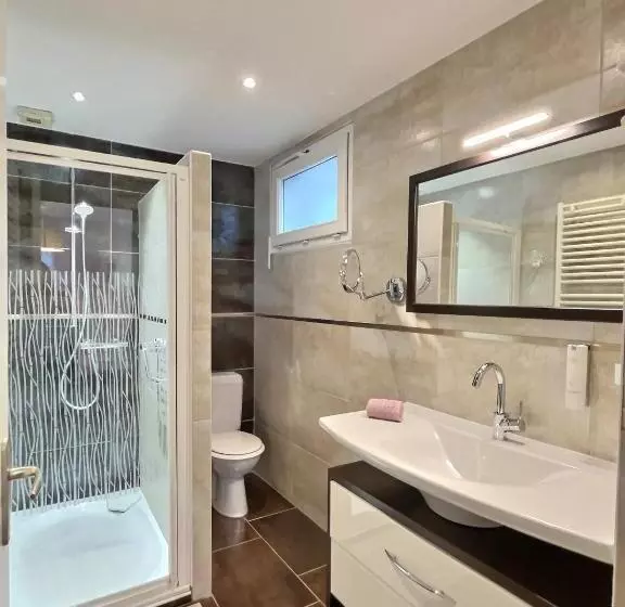 Majatalo Les Platanes  De Miss.k Conciergerie