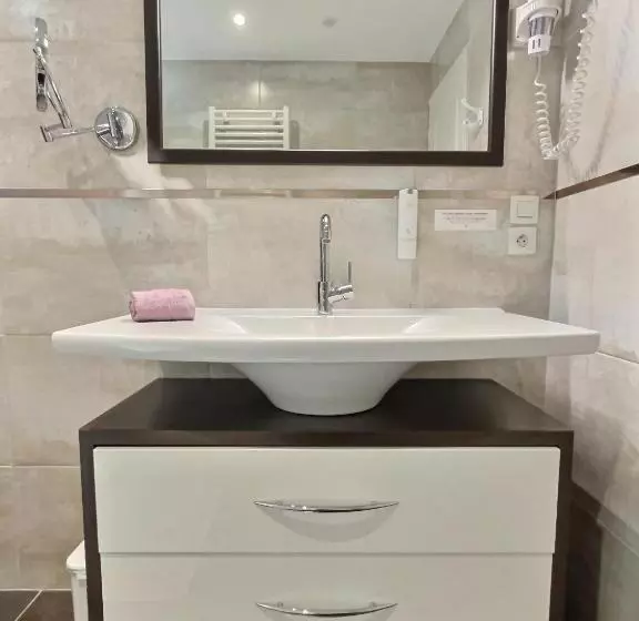 Majatalo Les Platanes  De Miss.k Conciergerie