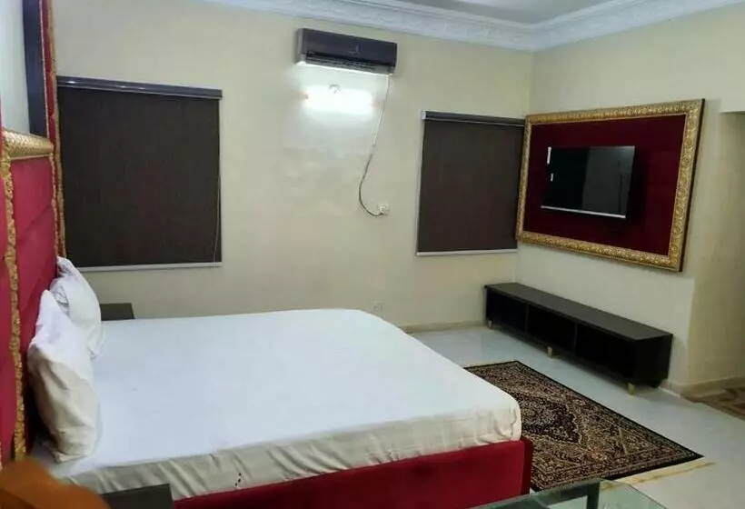 پانسیون Shelton House