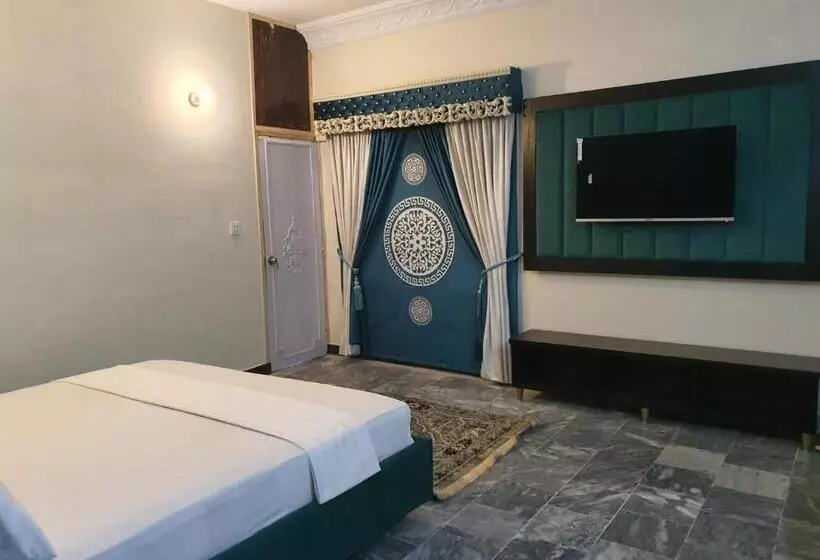 پانسیون Shelton House