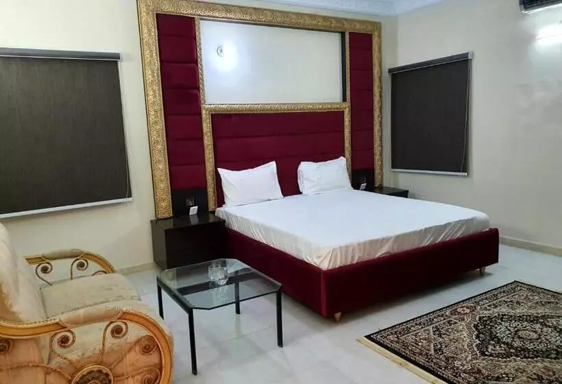 پانسیون Shelton House