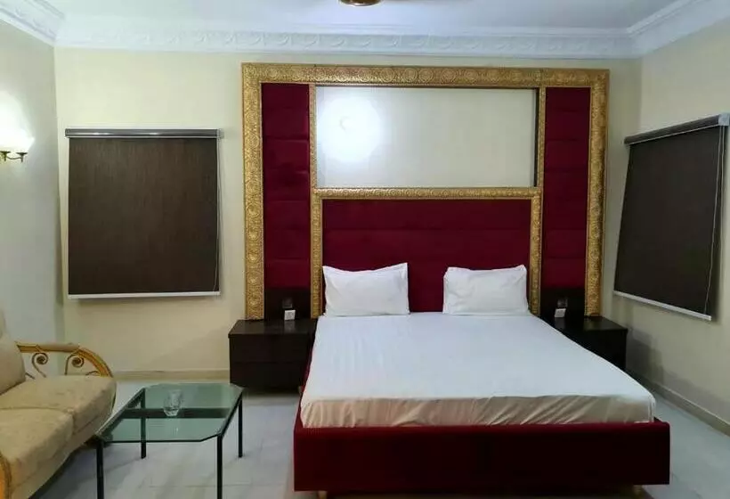 پانسیون Shelton House