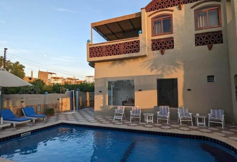 پانسیون Yasmine Guest House