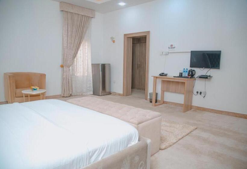 Sakasa Hotel And Suites