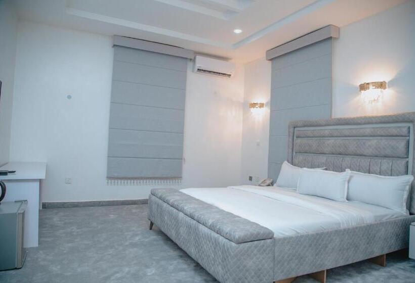 Sakasa Hotel And Suites