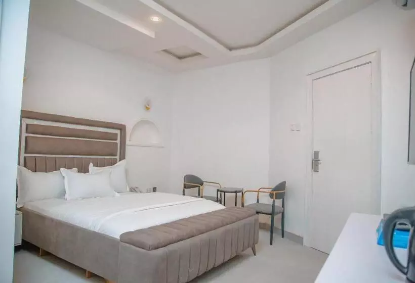 Sakasa Hotel And Suites