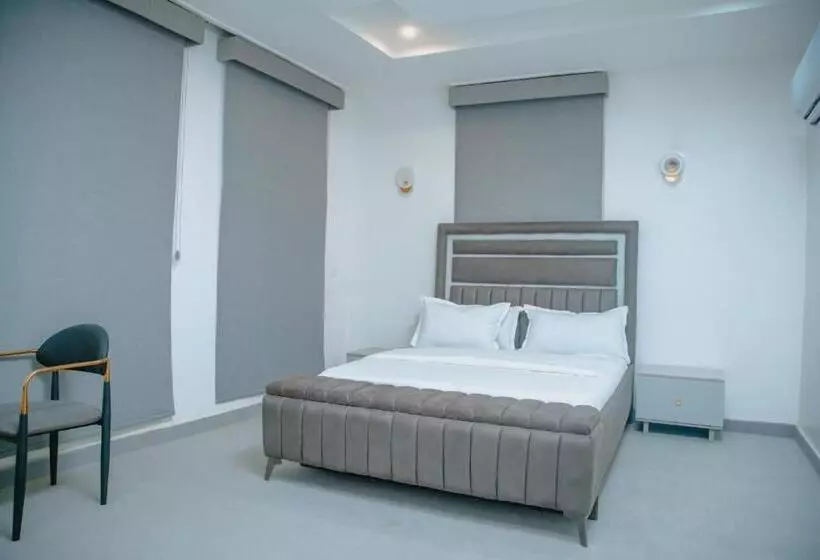 Sakasa Hotel And Suites