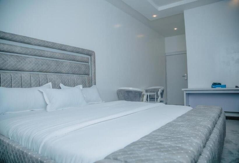 Sakasa Hotel And Suites