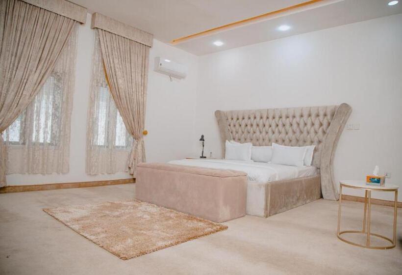 Sakasa Hotel And Suites