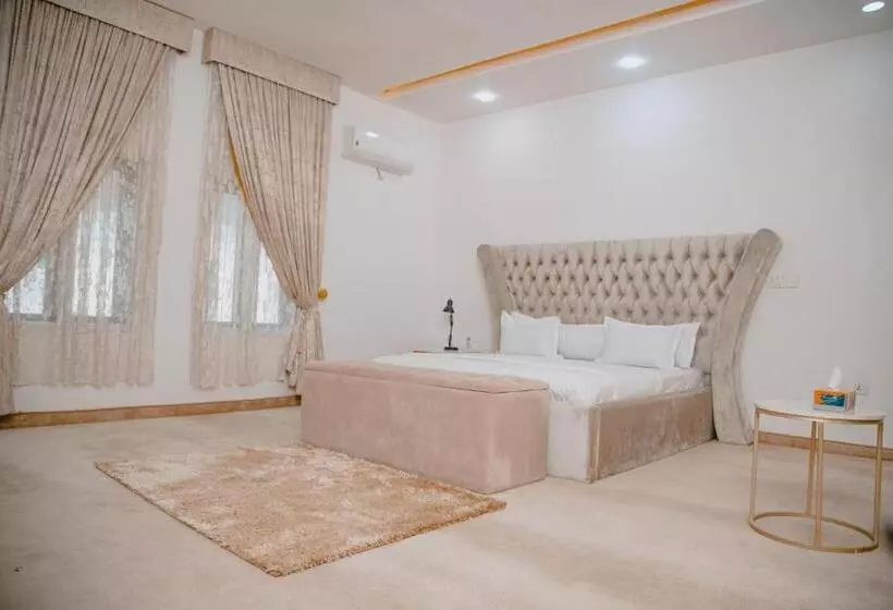 Sakasa Hotel And Suites