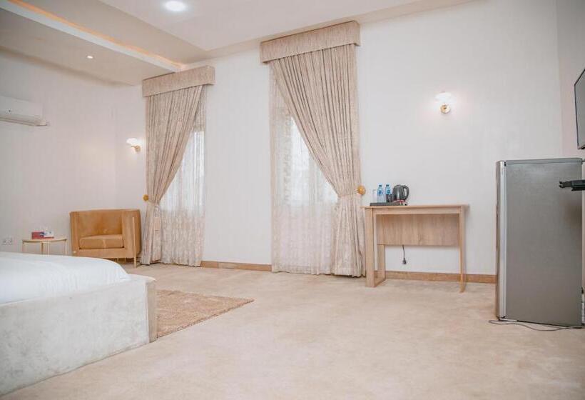 Sakasa Hotel And Suites