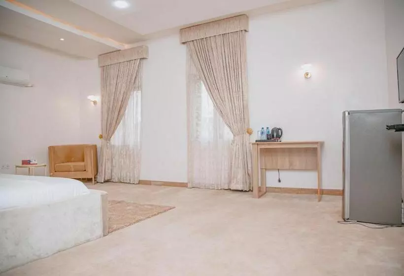 Sakasa Hotel And Suites