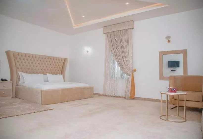 Sakasa Hotel And Suites