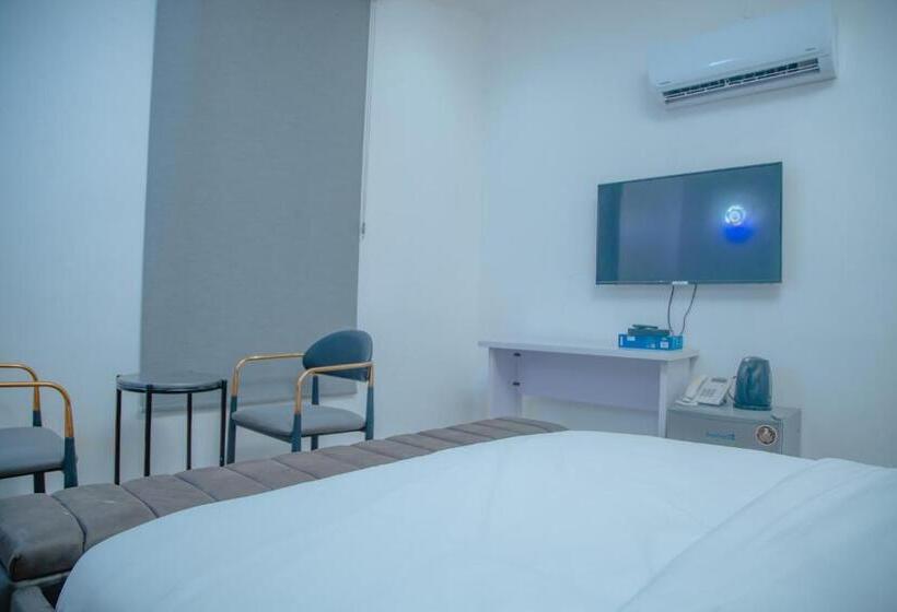 Sakasa Hotel And Suites