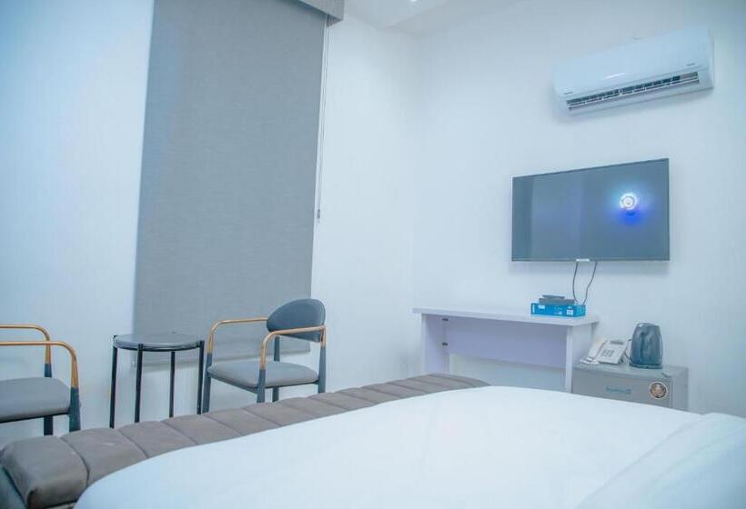 Sakasa Hotel And Suites