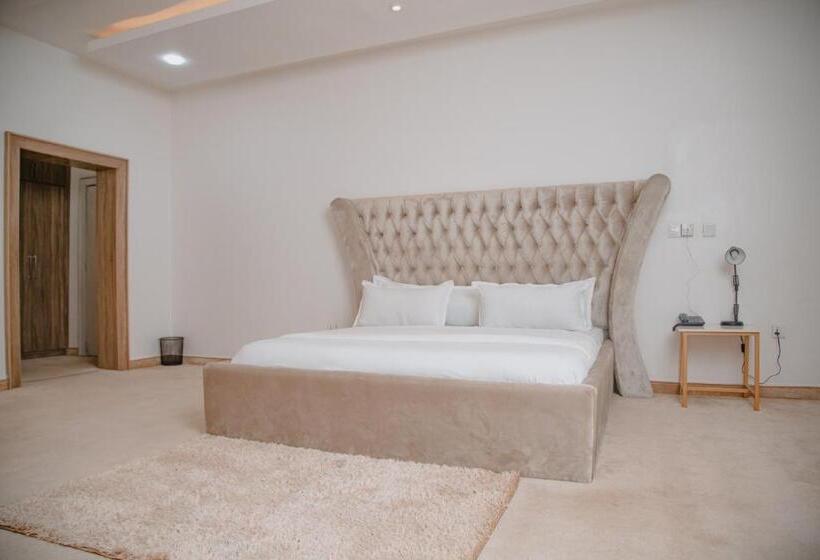 Sakasa Hotel And Suites