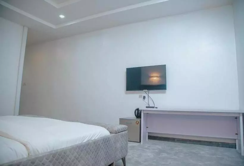Sakasa Hotel And Suites
