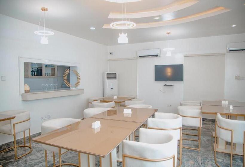 Sakasa Hotel And Suites