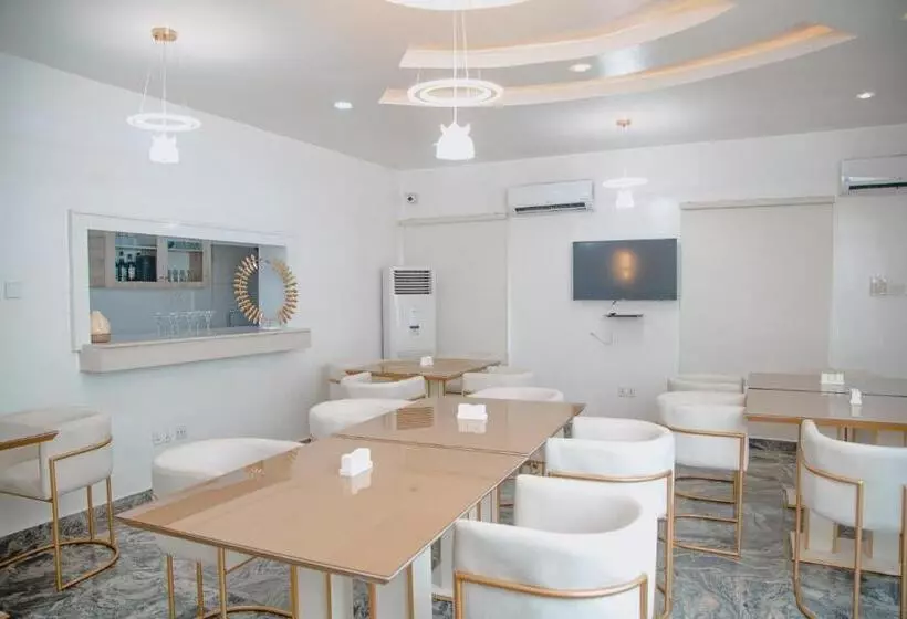 Sakasa Hotel And Suites