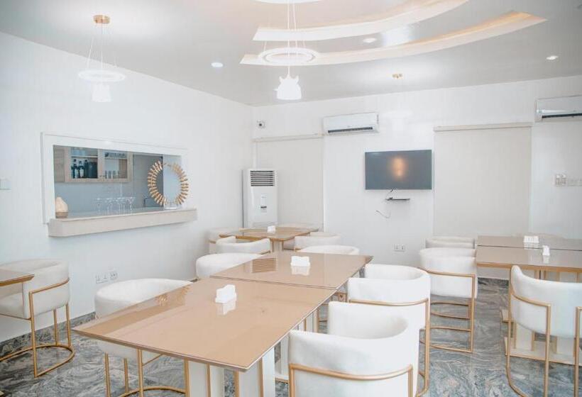 Sakasa Hotel And Suites