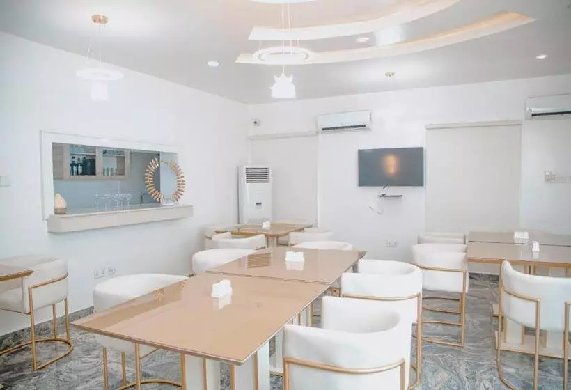 Sakasa Hotel And Suites
