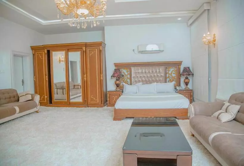 Sakasa Hotel And Suites