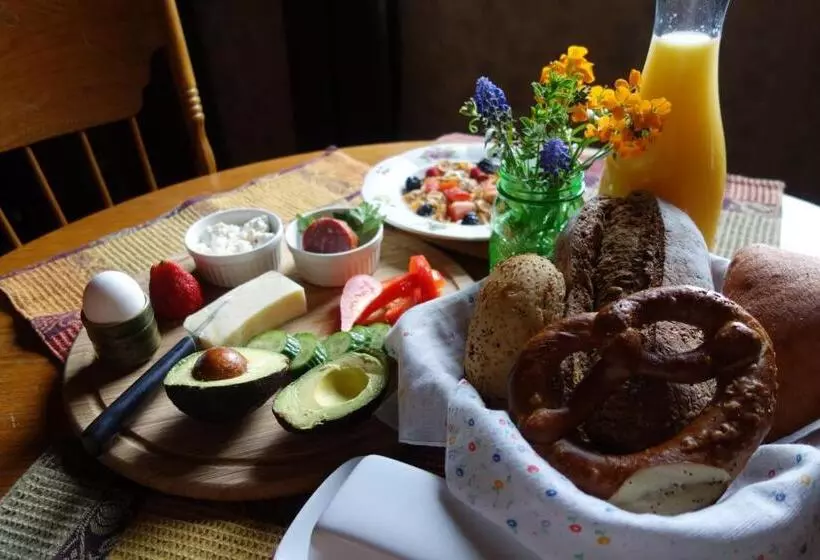 The Nest In The Forest Bed And Breakfast