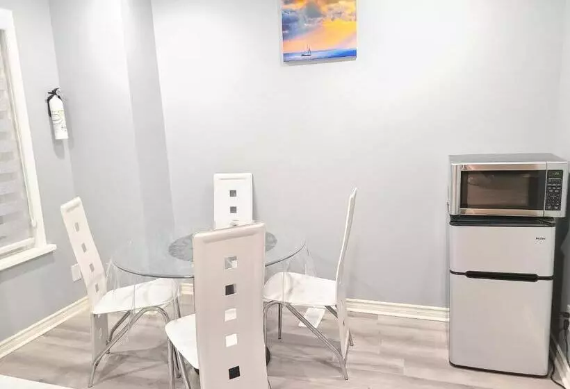 ベッドアンドブレックファースト Downtown Ottawa Spacious Room Accommodation
