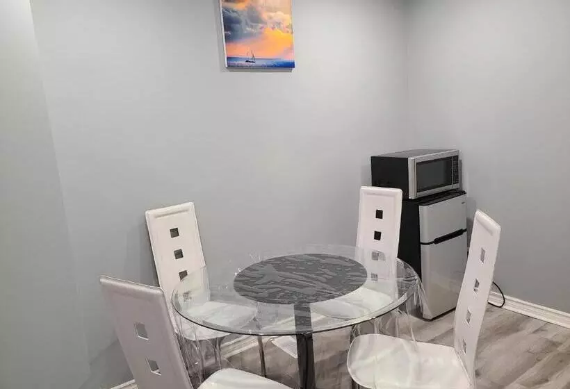 ベッドアンドブレックファースト Downtown Ottawa Spacious Room Accommodation