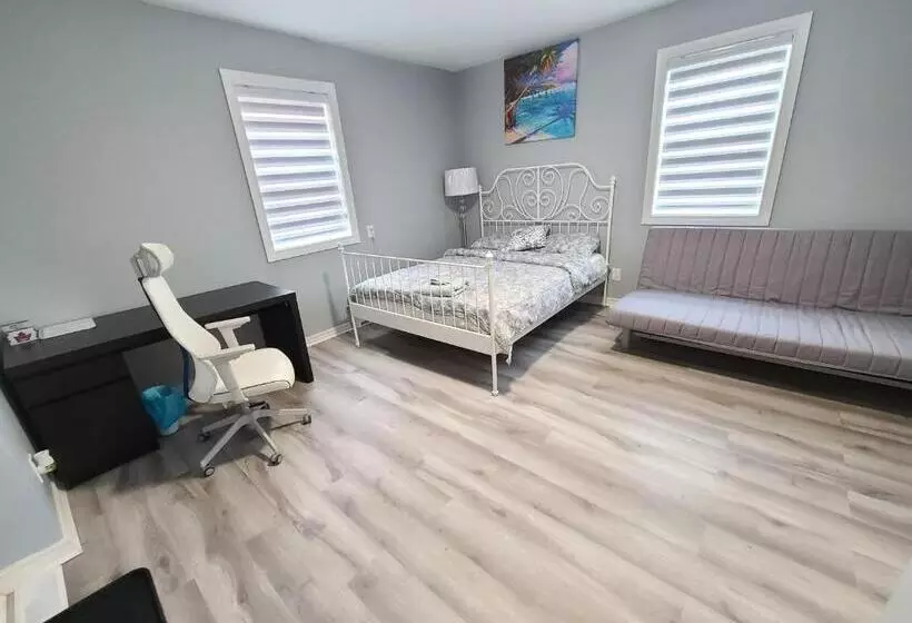 ベッドアンドブレックファースト Downtown Ottawa Spacious Room Accommodation