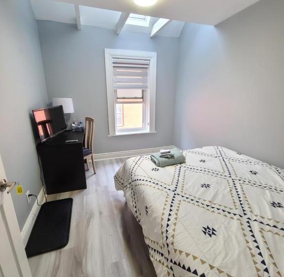 住宿加早餐 Downtown Ottawa Spacious Room Accommodation