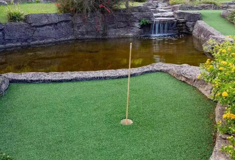Blue Zone Leisure At Pine Lake Inn Resort