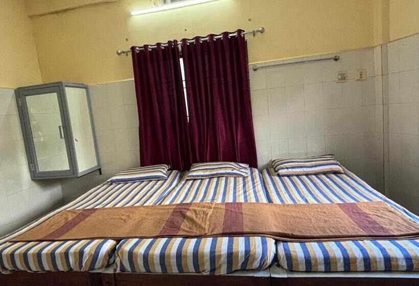 酒店 Chinmayi Tourist Home   Opposite To Temple Only 50 M