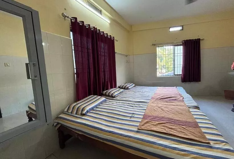 Hotelli Chinmayi Tourist Home   Opposite To Temple Only 50 M