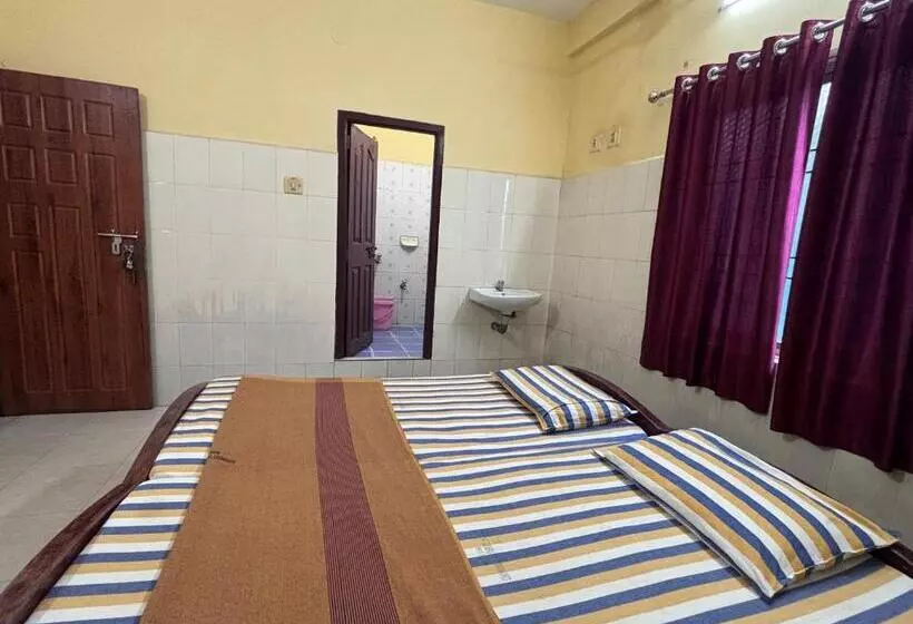 Hotelli Chinmayi Tourist Home   Opposite To Temple Only 50 M