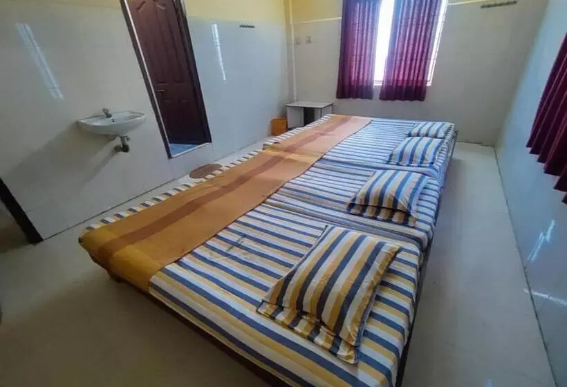 Hotelli Chinmayi Tourist Home   Opposite To Temple Only 50 M