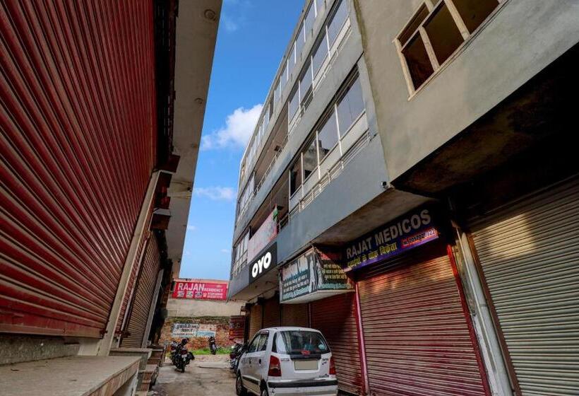 호텔 Oyo Flagship Rajan Residency