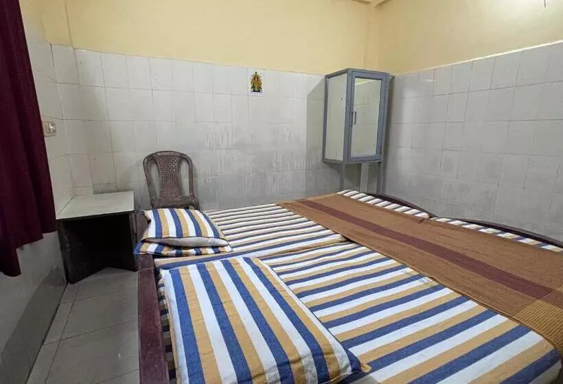 Hotelli Chinmayi Tourist Home   Opposite To Temple Only 50 M