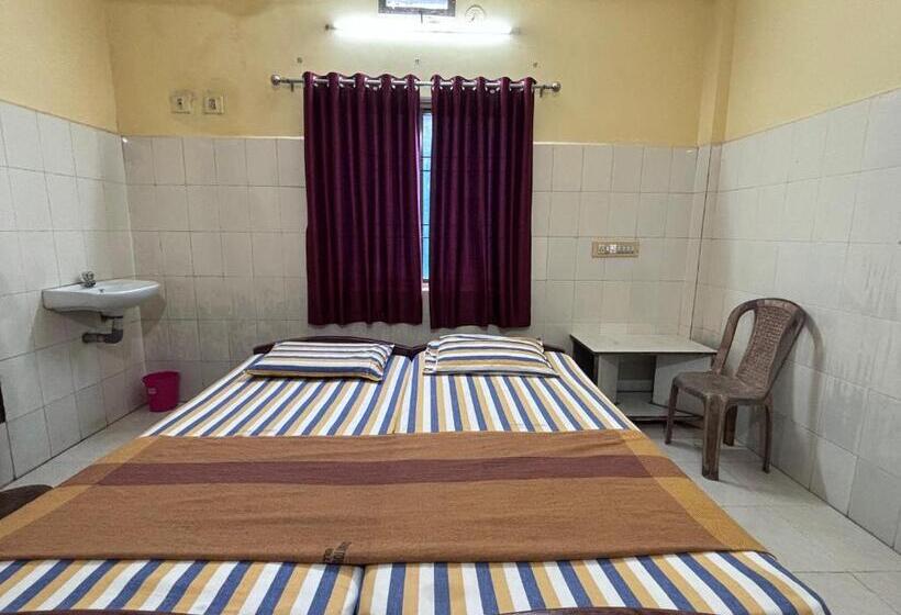 酒店 Chinmayi Tourist Home   Opposite To Temple Only 50 M