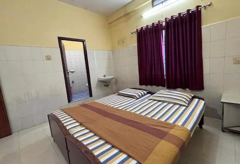 Hotelli Chinmayi Tourist Home   Opposite To Temple Only 50 M