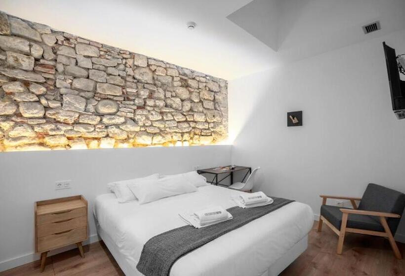 بنسيون 32 De Agostos