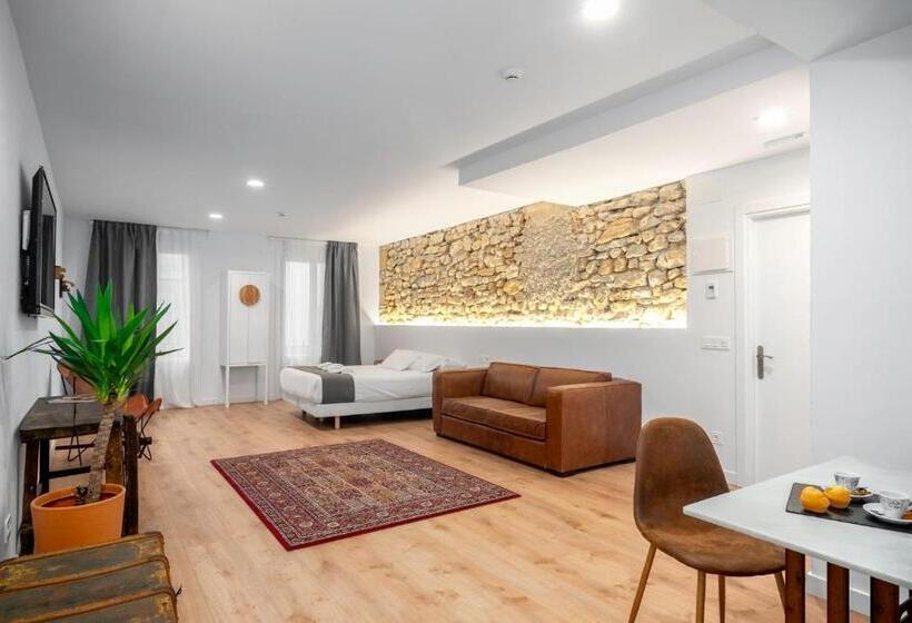 بنسيون 32 De Agostos