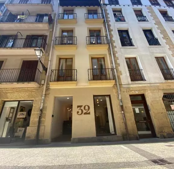 پانسیون 32 De Agostos