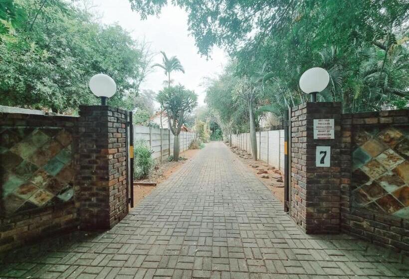 بنسيون Four Seasons Guesthouse   Hardekool 7