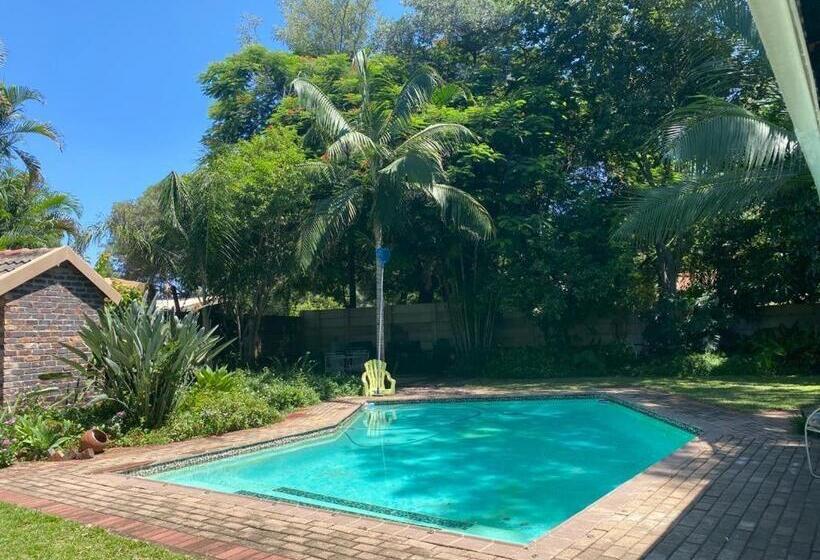 بنسيون Four Seasons Guesthouse   Hardekool 7