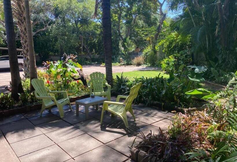 بنسيون Four Seasons Guesthouse   Hardekool 7