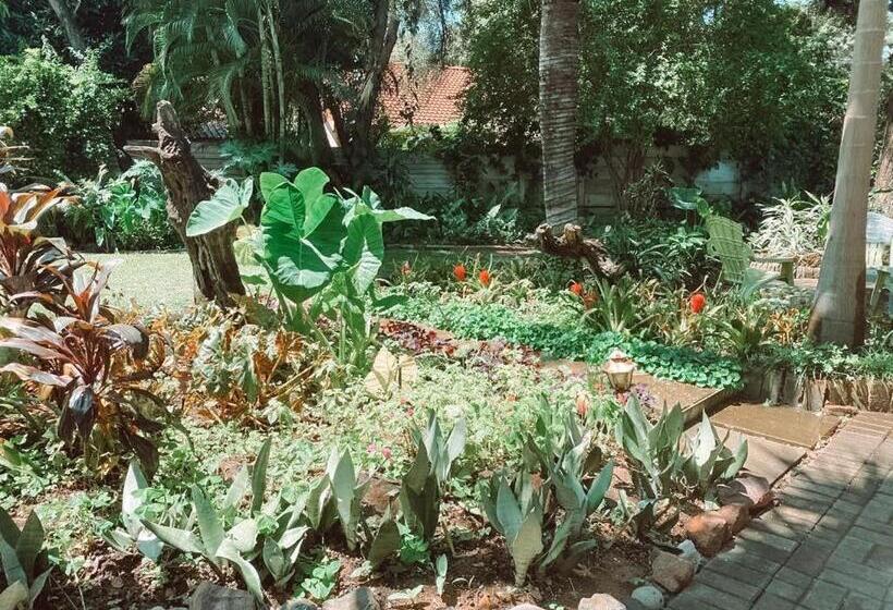 بنسيون Four Seasons Guesthouse   Hardekool 7