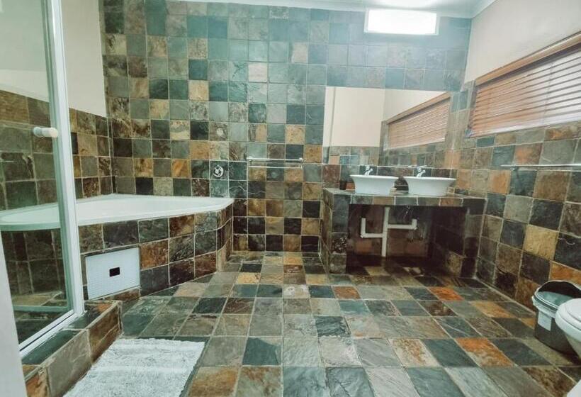 بنسيون Four Seasons Guesthouse   Hardekool 7