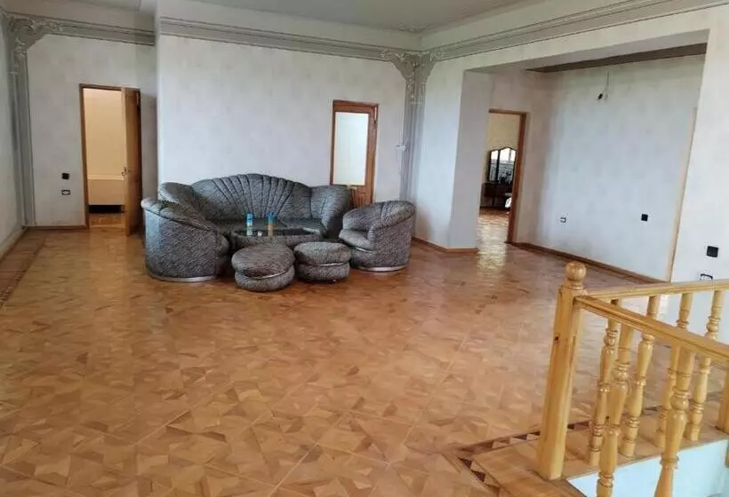 Majatalo Airport To Echmiadzin Guest House