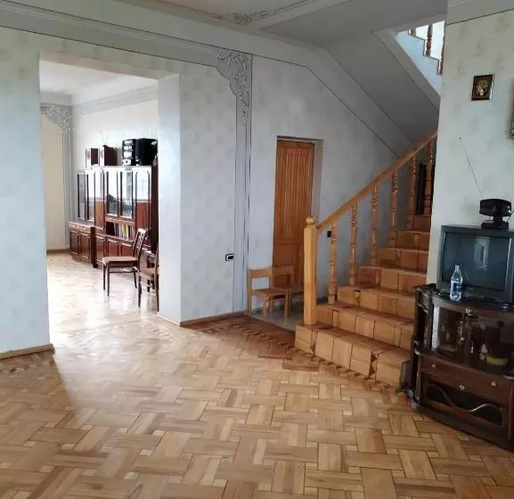 Majatalo Airport To Echmiadzin Guest House